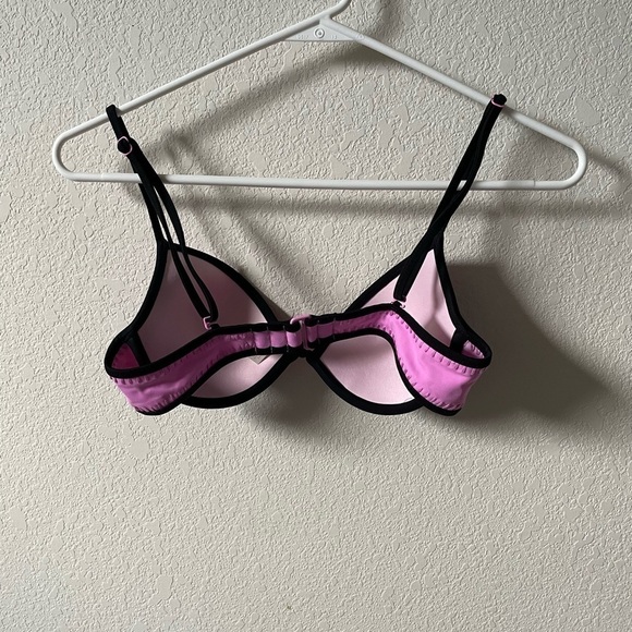 Victoria’s Secret pink and blue bikini top - Picture 3 of 4